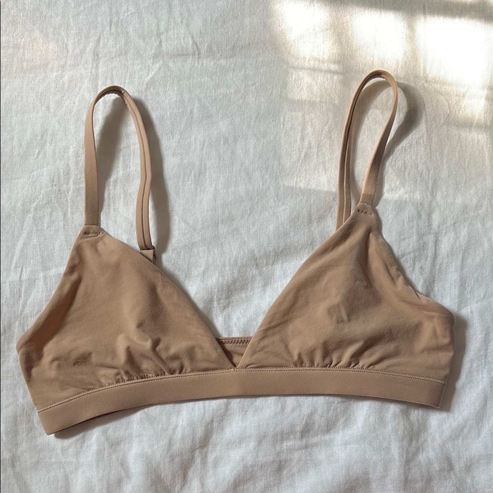 SKIMS FITS EVERYBODY TRIANGLE BRALETTE